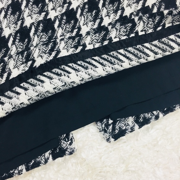 WHBM Size 8 Skirt Houndstooth Pattern - Picture 3 of 7